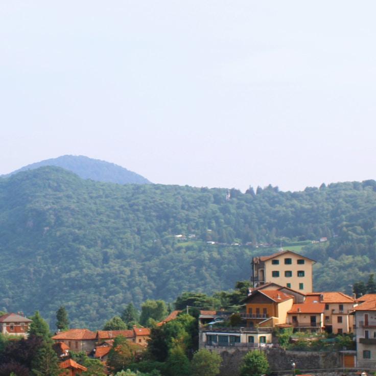 Outdoor terrace seating suitable for families in Rome